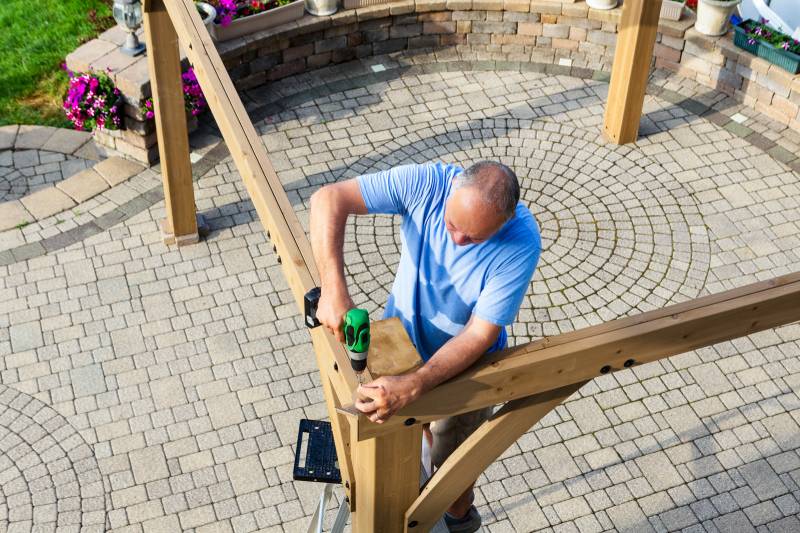 Quels sont les obligations légales pour installer une pergola à Fécamp 76?